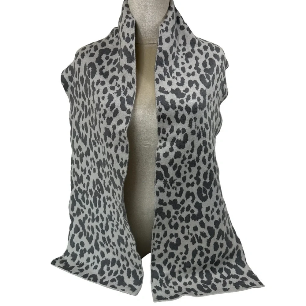 GAP Gray Silver Animal Print Wool Blend Scarf